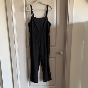 Chic Black Women's cropped Jumpsuit